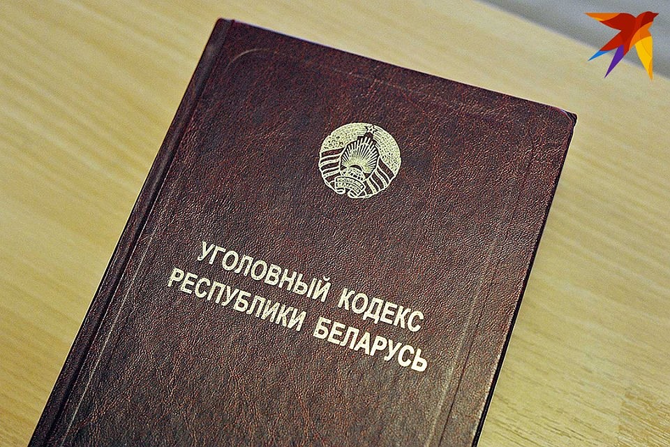 Могилевчанин угощал знакомых краденным алкоголем, для создания новогоднего настроения
