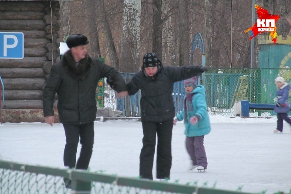 Вход со своими коньками - 50 рублей.