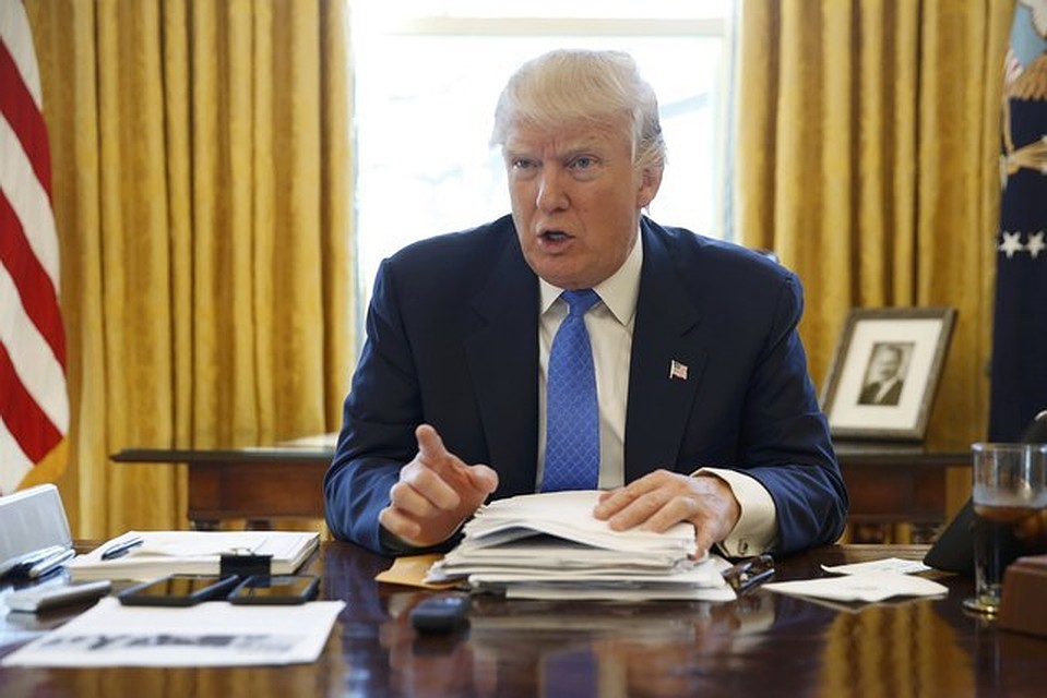 Президент США Дональд Трамп в Овальном кабинете Белого дома
