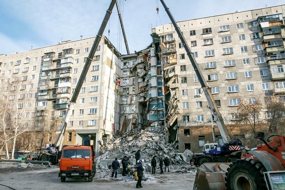 Угроза обрушения конструкций на месте взрыва в Магнитогорске сохраняется