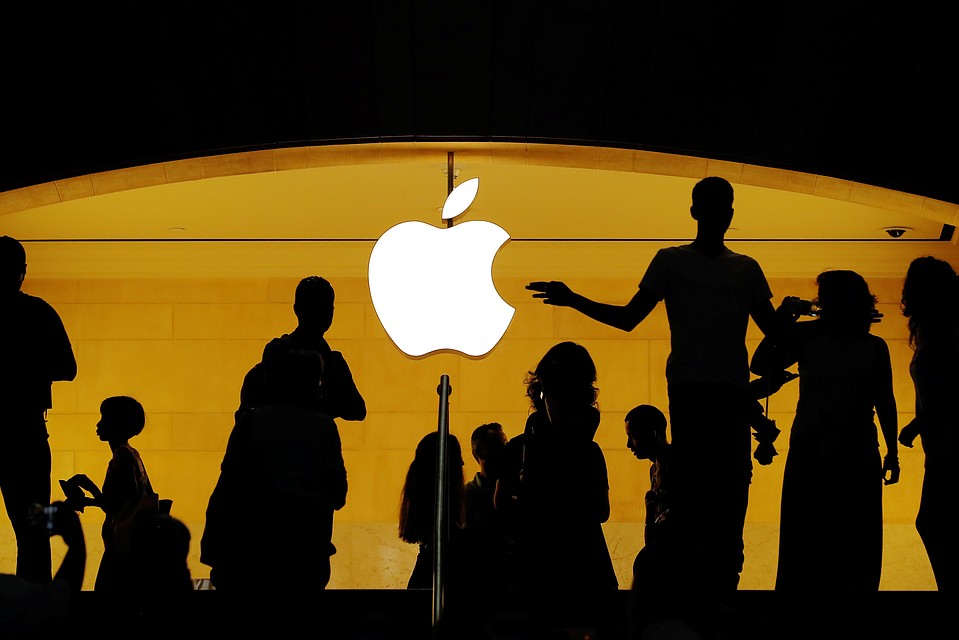 Акции Apple упали более чем на 9%
