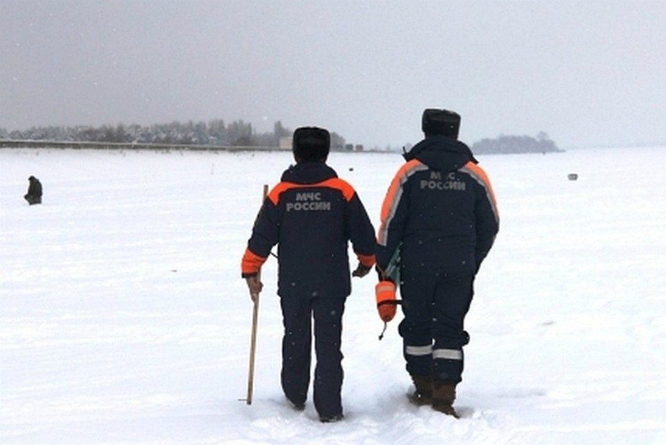 В Хабаровском крае продолжают искать пропавших в бухте Тигиль рыбаков