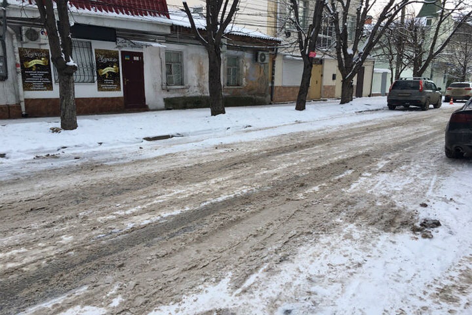 Вот так с утра 9 января выглядела одна из центральных улиц крымской столицы - Турецкая