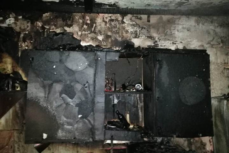 В частном доме при пожаре погибли шесть человек. Фото: "Комсомольская правда".