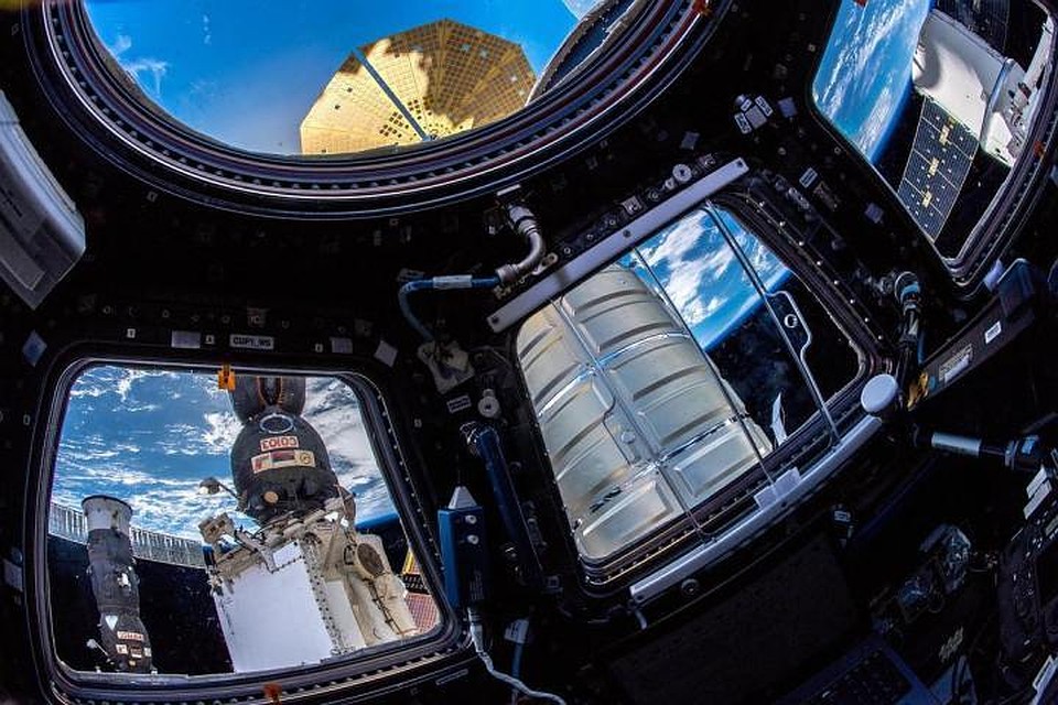 Грузовой космический корабль Dragon пристыковался к МКС 8 декабря