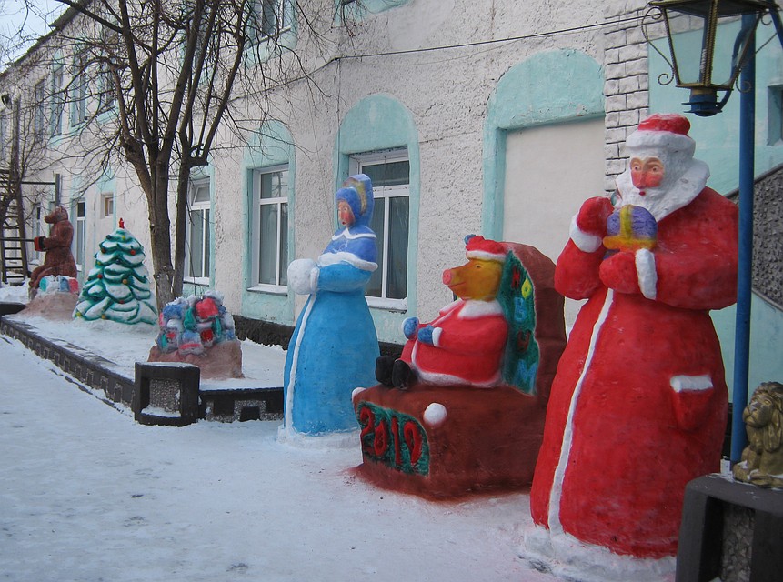 В алтайских колониях выберут лучшие ледяную фигуру и снежный городок