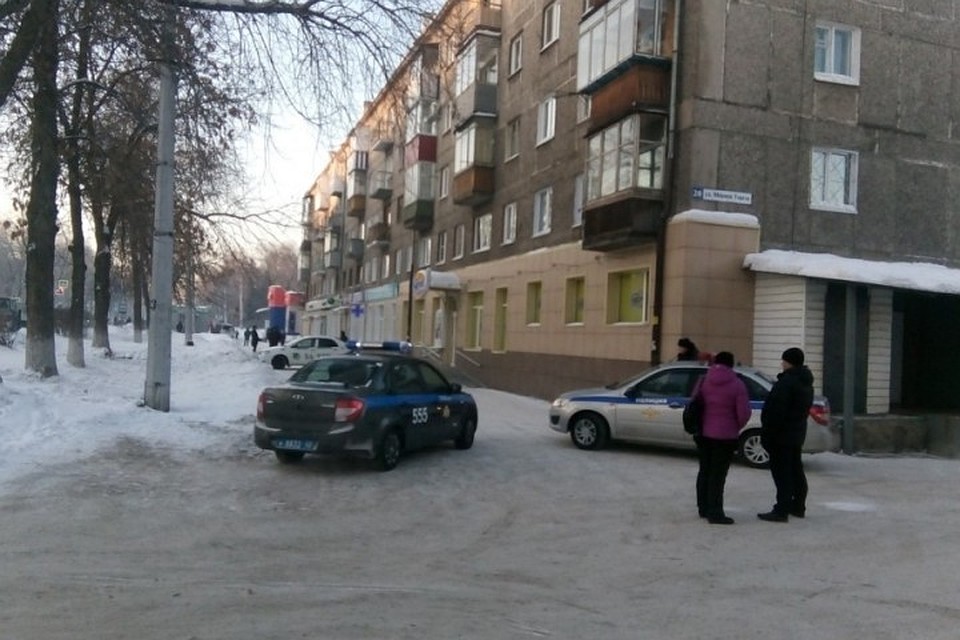 Отделение Сбербанка эвакуировали из-за подозрительного пакета Фото: nk.life