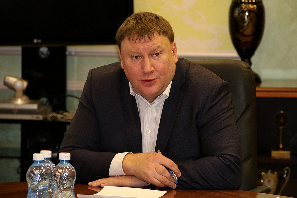 На заседании глава администрации Пскова Александр Братчиков дал несколько поручений, которые должны улучшить ситуацию с уборкой снега с улиц.