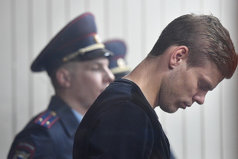 Кокорин заявил, что его беспокоит колено, но к тюремным врачам он обращаться не хочет