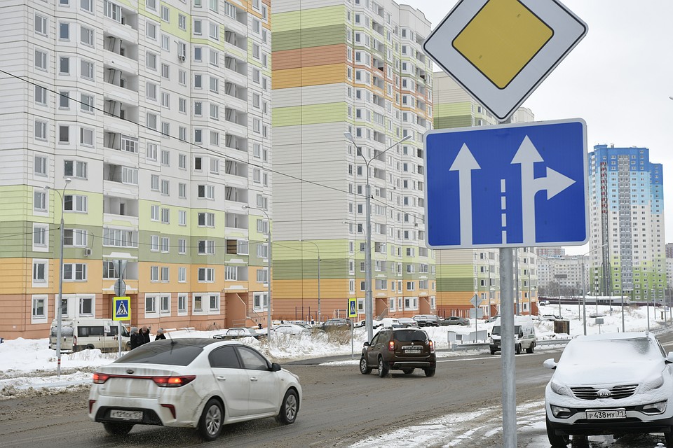Чтобы попасть во двор своего дома автомобилисты идут на нарушения