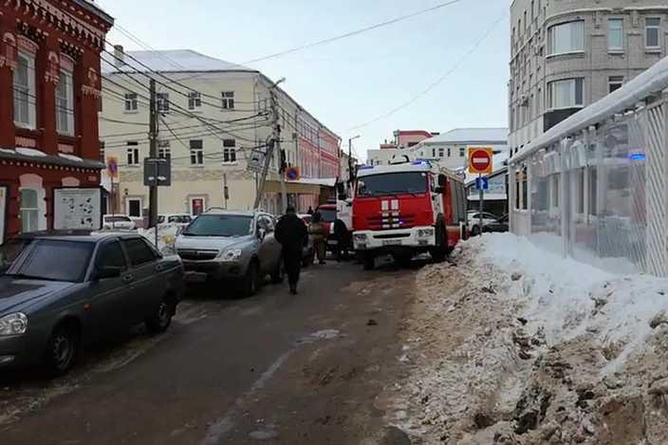 В настоящее время к месту происшествия стянуты все оперативные службы города
