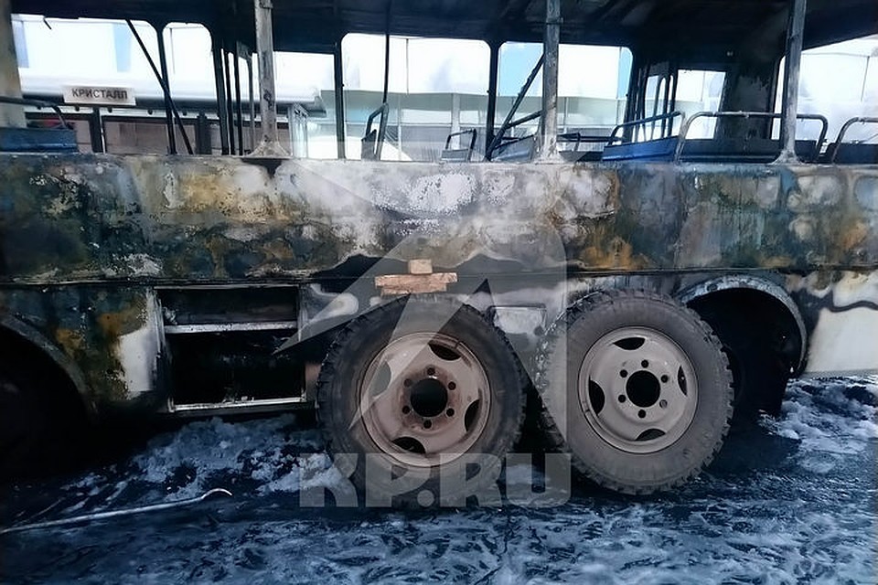 Сотрудники МЧС выясняют причины пожара