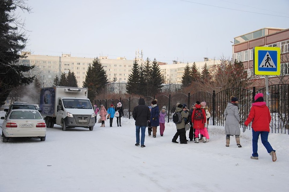 Пациентов больницы эвакуировали в краснообский лицей. Фото: vk.com/krasnoobsk.