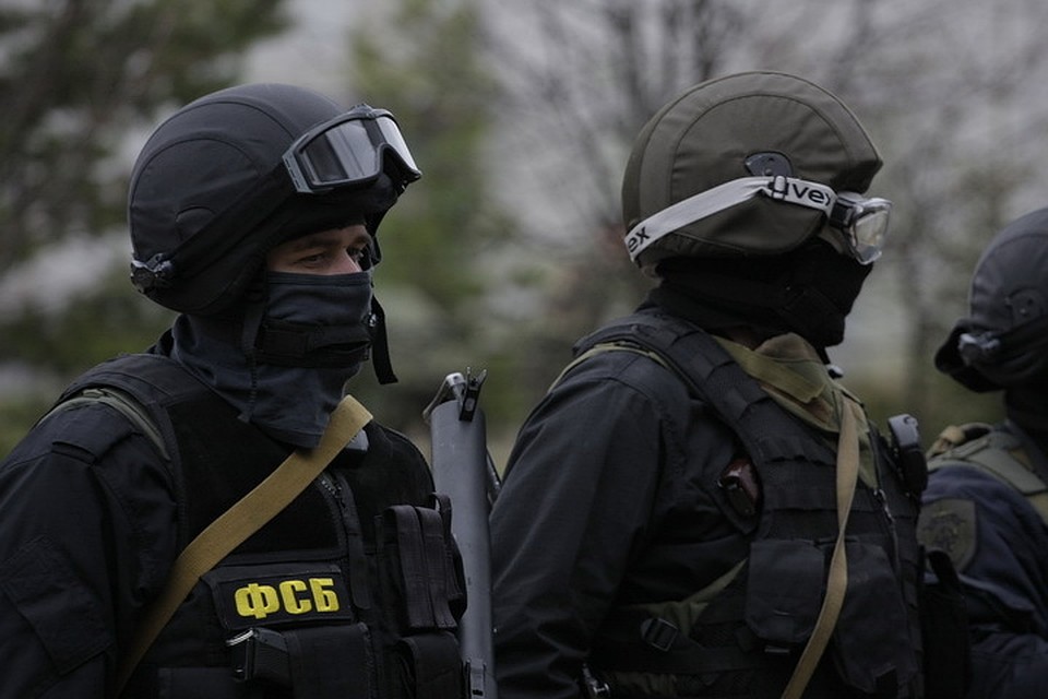 В Пскове 30 января сорваны уроки во многих школах Пскова из-за звонков от неизвестных, которые сообщили о минировании зданий.
