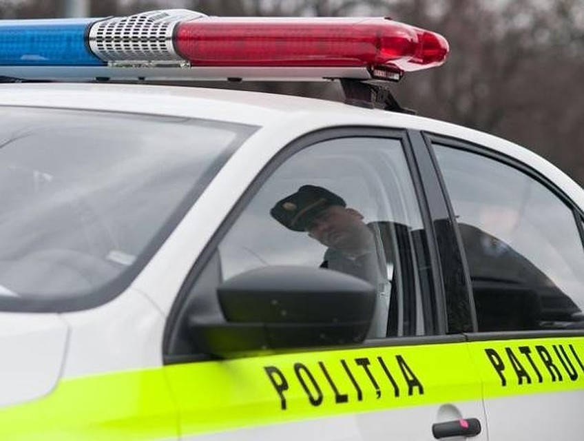 В результате оперативной реакции полицейских, мужчину удалось вытащить из вод