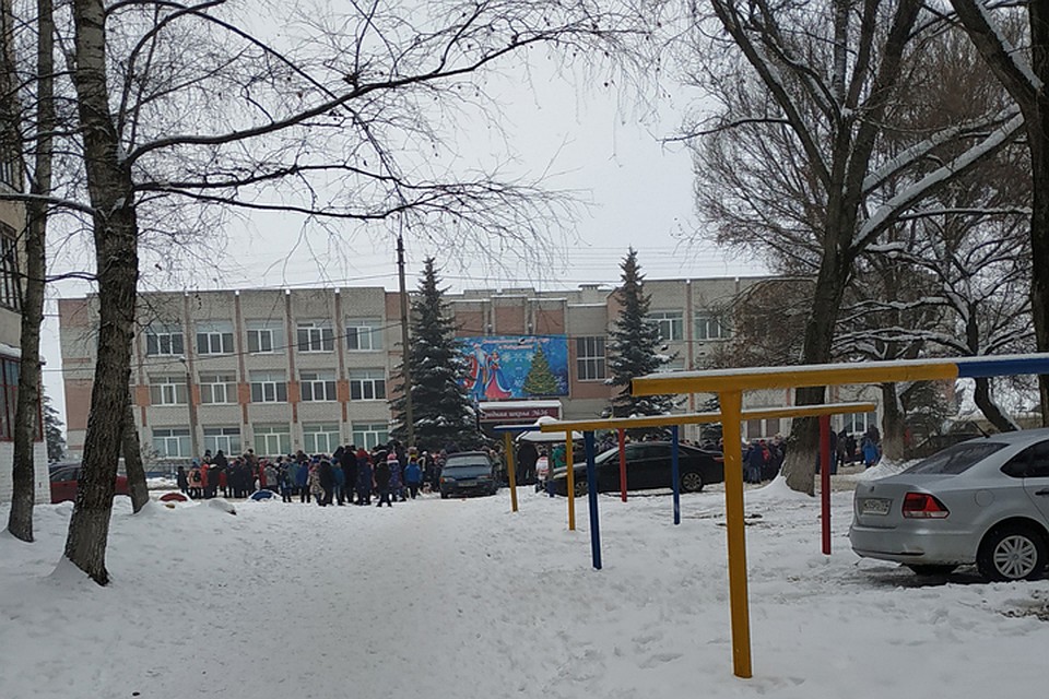 В среду в Брянске массово эвакуировали городские школы. Фото: vk.com Даниил Пономарев.