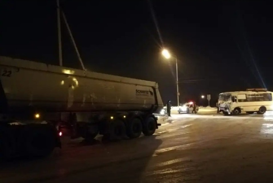 Два пассажира получили травмы Фото: "ДТП Новокузнецка" / "ВКонтакте"