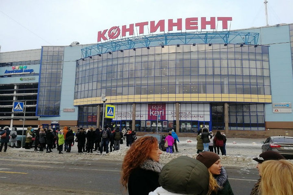 В Петербурге эвакуируют школы и торговые центры. Фото: соцсети.