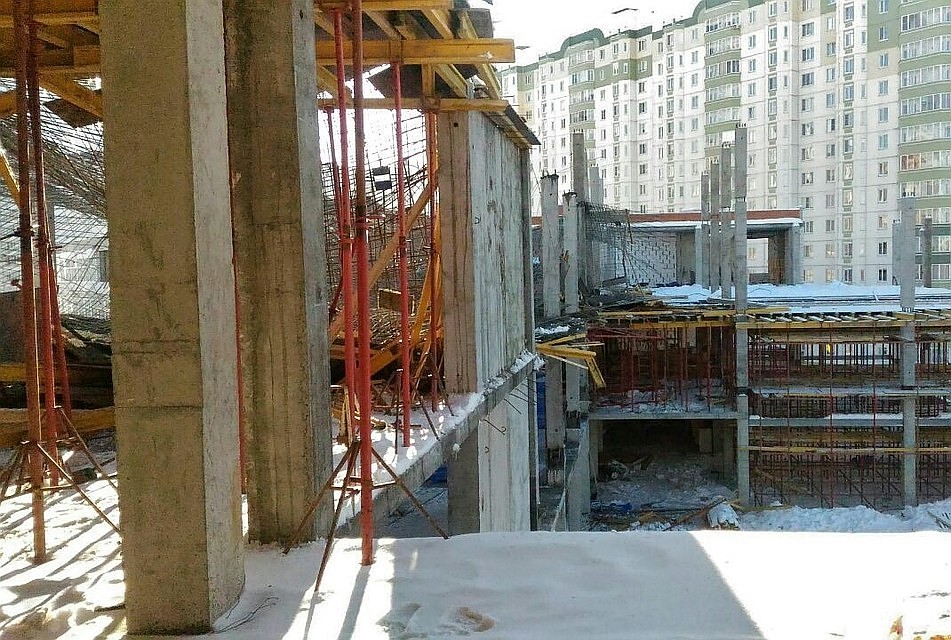 в этой школе будут учиться около тысячи учеников