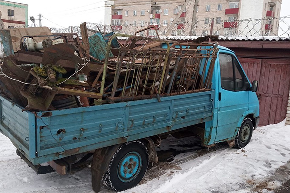 Женщина везла грузовик металлолома без документов. Фото: ГАИ.
