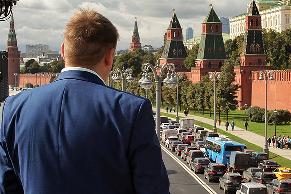 Депутат Госдумы, имевший отношение и к работе в правительстве, на условиях анонимности рассказал «КП» о том, какие кадровые барьеры есть на пути госслужащего и народного избранника