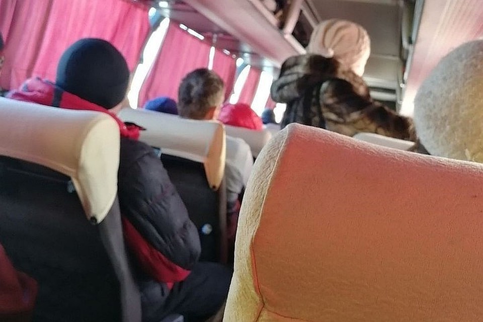 Сотрудники ГИБДД пришли на помощь пассажирам.