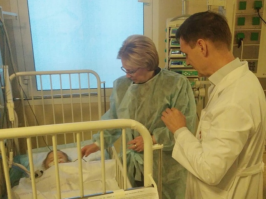 Ванечку навестили министр Минздрава. Фото: Минздрав РФ.
