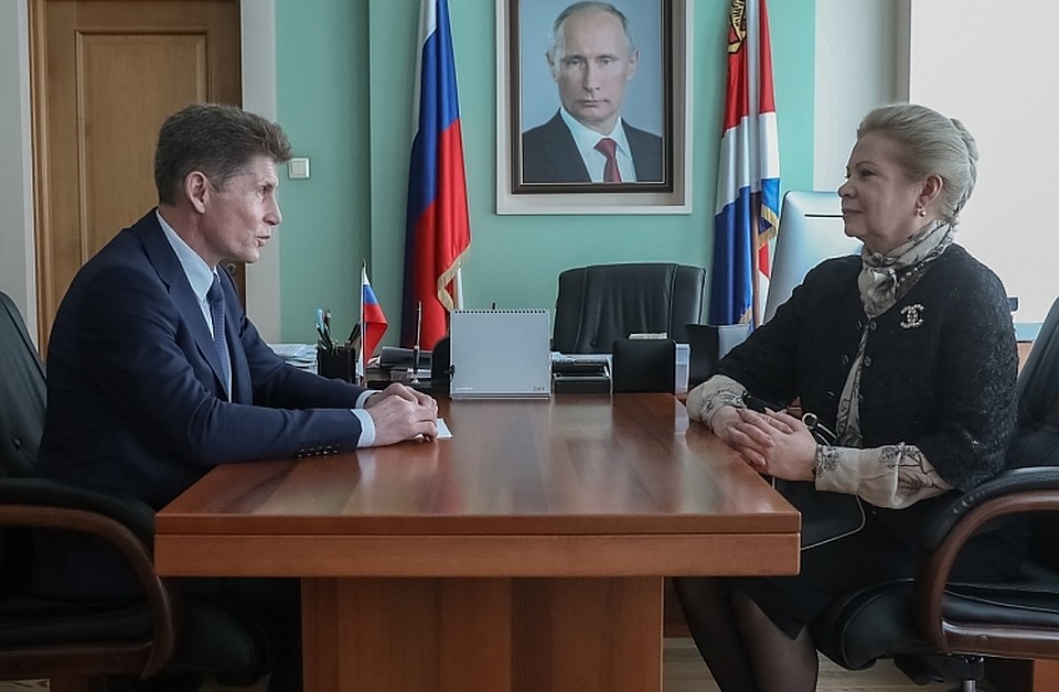 Губернатор Приморья Олег Кожемяко и ректор МГАХ Марина Леонова.