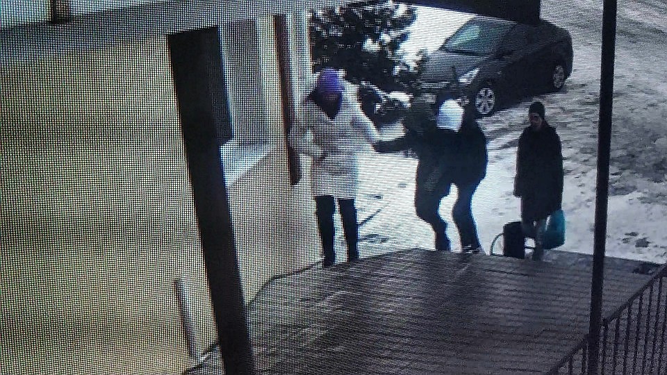Школьница и ее приятель сами пришли к полицейскому... случайно