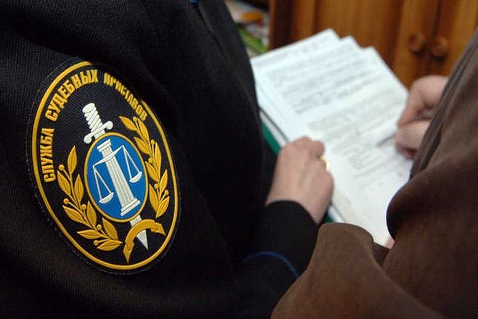 Приставы сыграли роли покупателей сваезабивательной машины у должника