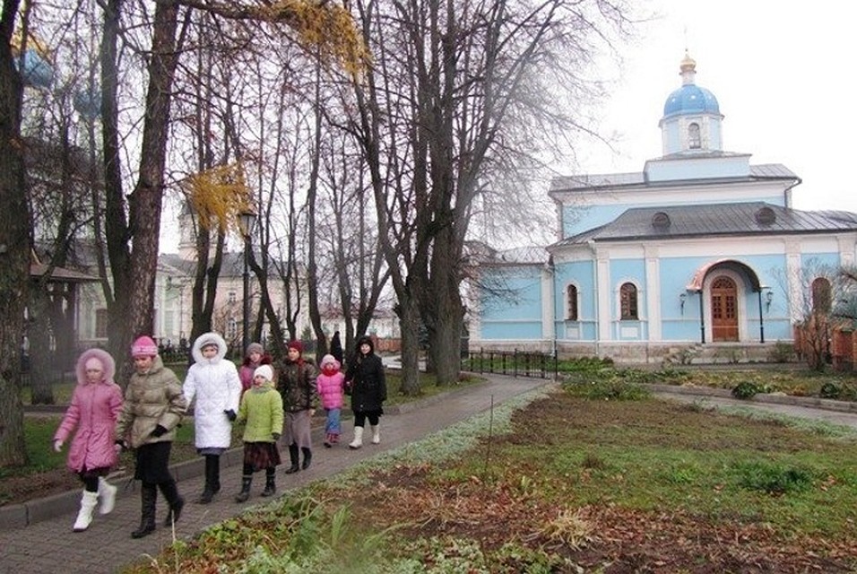 Чиновники из Ростовской области вернули в семьи десять детей из Москвы. Фото: официальный сайт православного приюта "Покров"
