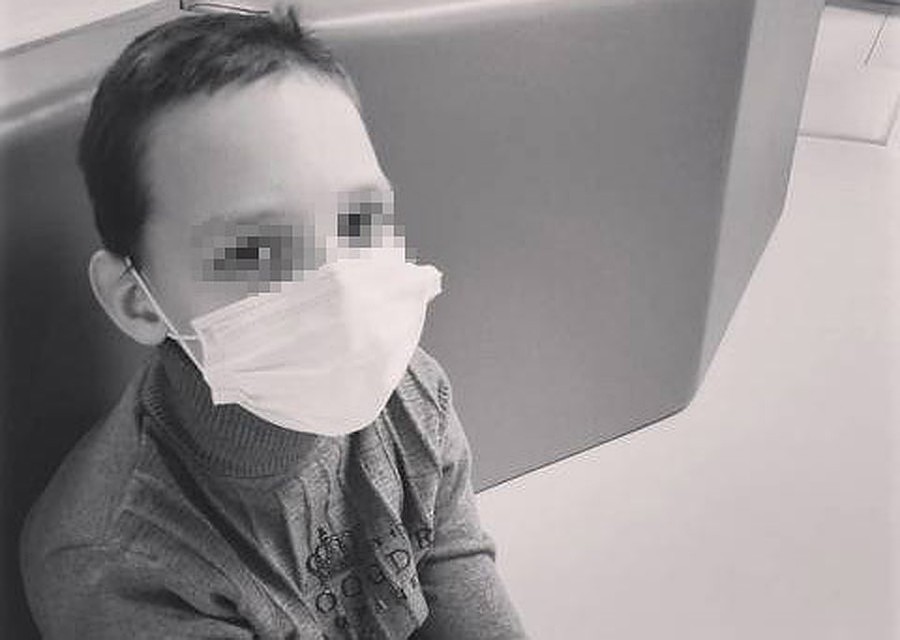 Неизвестно, знал ли сам мальчишка, что мама собирала деньги на лечение его "онкологии"