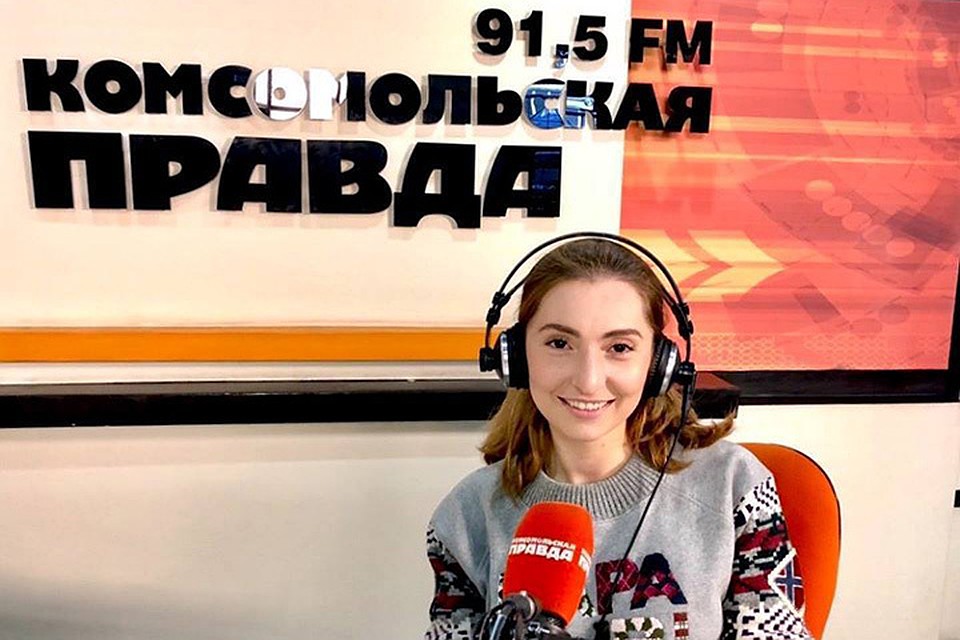 На радио "КП" в Иркутске врач-стоматолог-терапевт медицинского центра «Кристалл» Анаит Торосян.