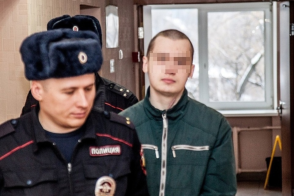 Появляясь в зале суда в качестве свидетеля, Алексей Б. не скрывал лицо под маской, как его подельник.