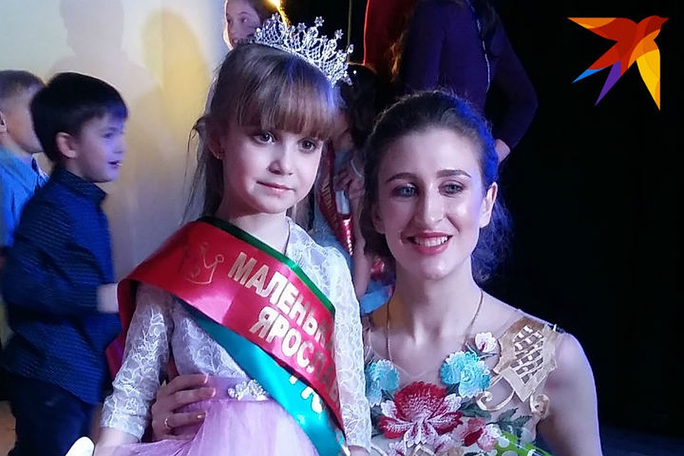 Победительница конкурса «Маленькая принцесса Ярославля - 2019» Карина Васильева и директор проекта Екатерина Алтуфьева.