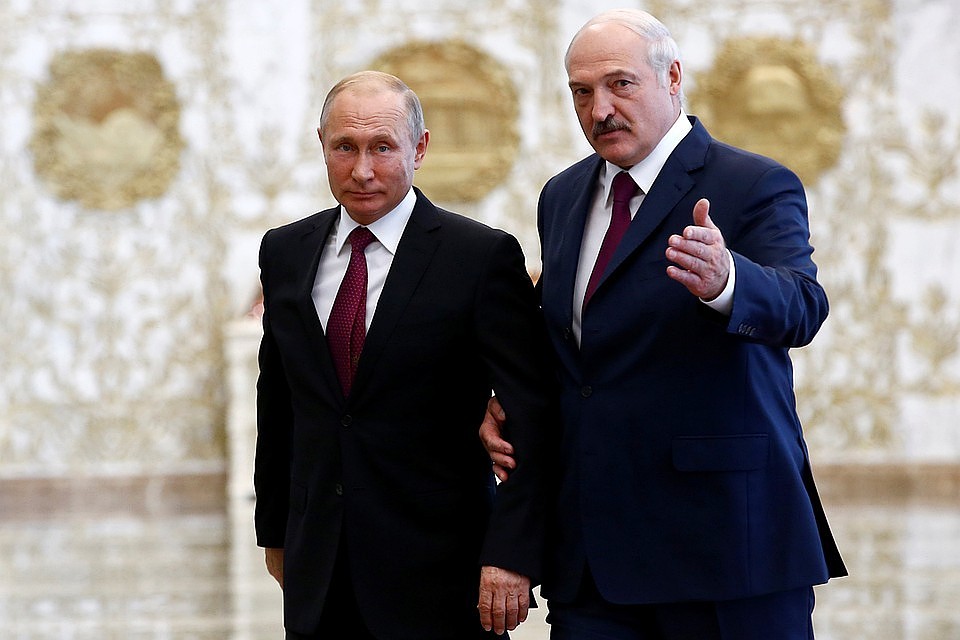 Президент РФ Владимир Путин и его белорусский коллега Александр Лукашенко