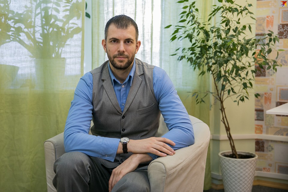 К работе психологом Дениса привела детская любовь к головоломкам и сложным задачкам.