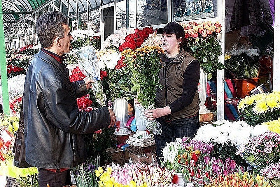 Торговцы цветами, берегитесь: в праздничные дни молдавские продавцы цветов будут под строгим контролем налоговой