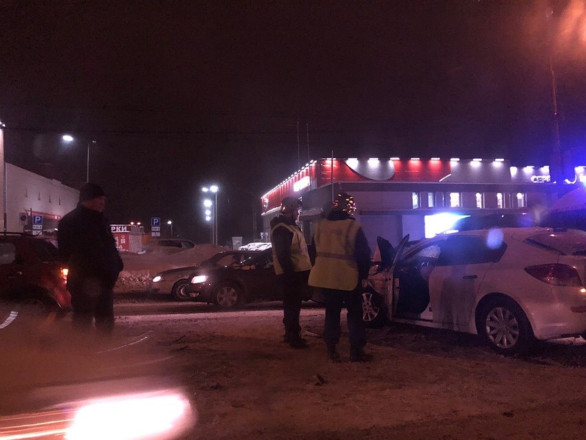 В аварии пострадали сразу четыре автомобиля