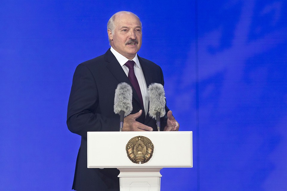 Президент поблагодарил людей за труд.