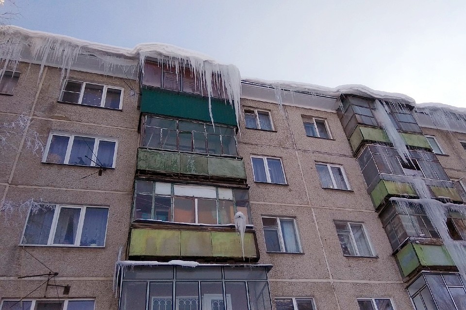 Кто должен чистить самоостекленные балконы?