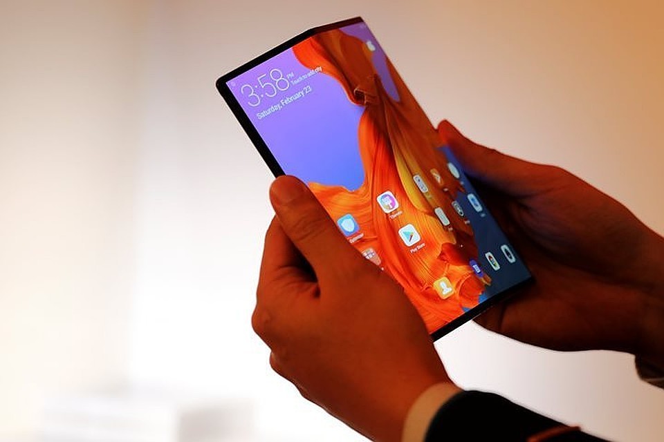 Huawei презентовала смартфон Mate X со складывающимся экраном