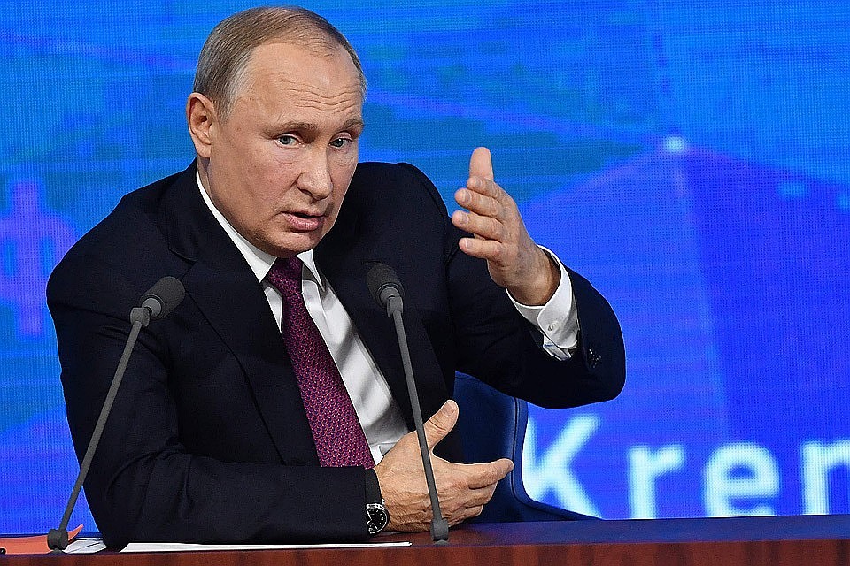 Владимир Путин с предложением согласился и во вторник подписал указ "О совершенствовании госуправления в сфере развития Арктической зоны"