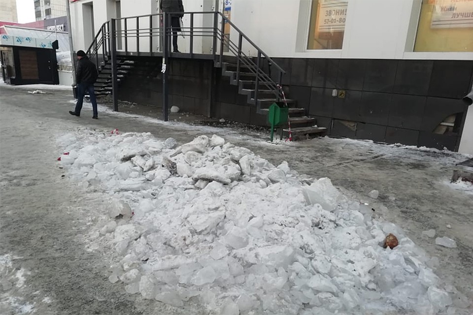 Не так давно такая куча "красовалась" на пр. Ленина в Барнауле