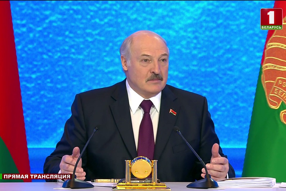 Александр Лукашенко проводит «Большой разговор» с представителями общественности и СМИ. Фото: кадр "Беларусь 1"