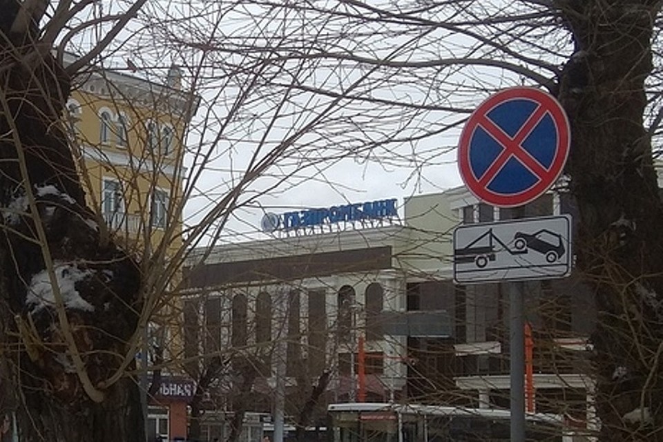 Теперь и по нечетной стороне улицы Островского нельзя останавливаться