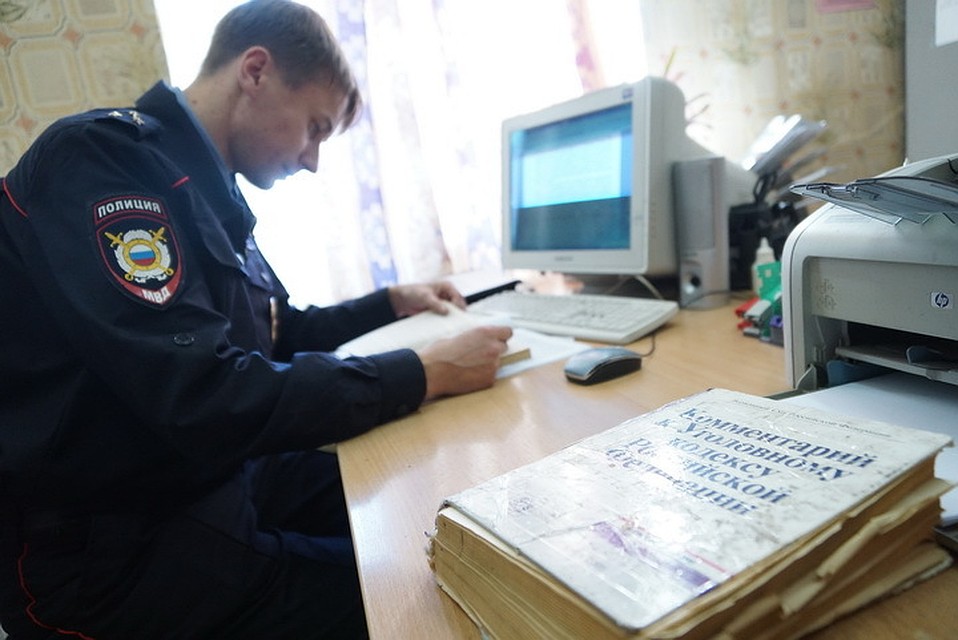 Следователи продолжают разыскивать подельников злоумышленницы.