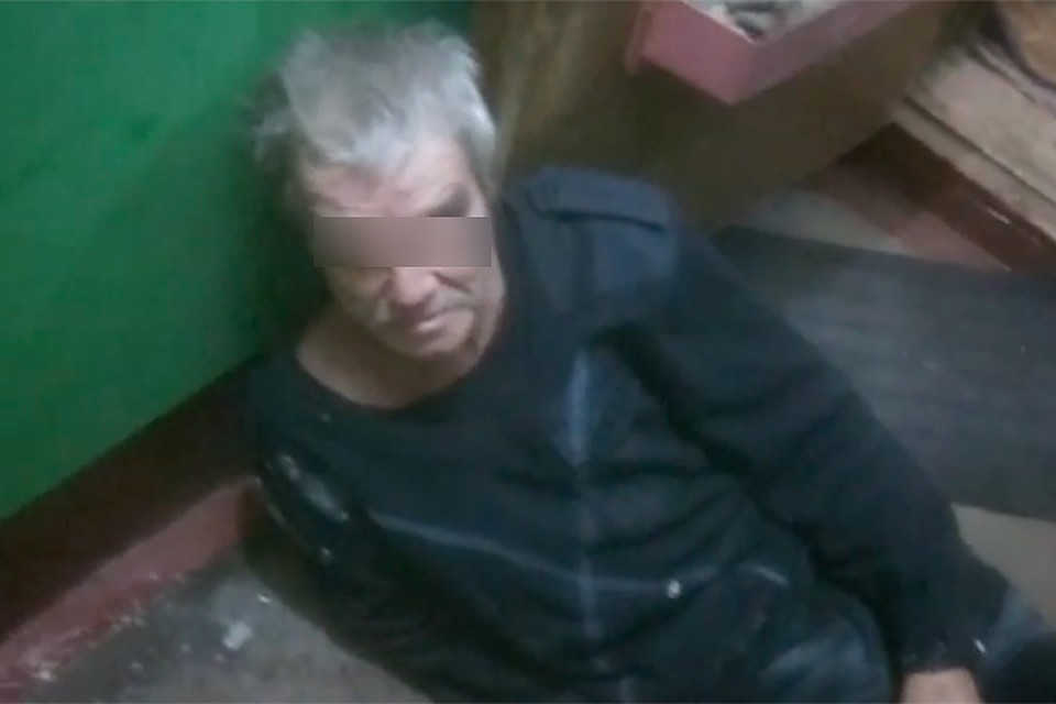 Скандальный блогер Герман Ягодка выложил в интернет ролик, на котором мочится на старика.