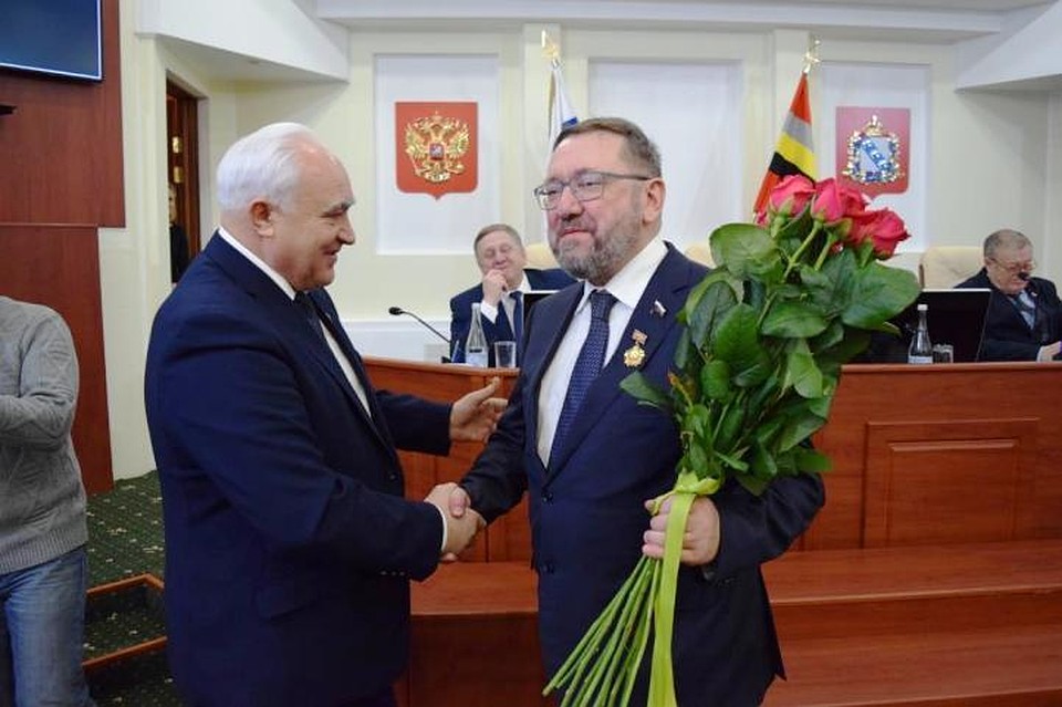 Сергей Кретов получил награду в облДуме