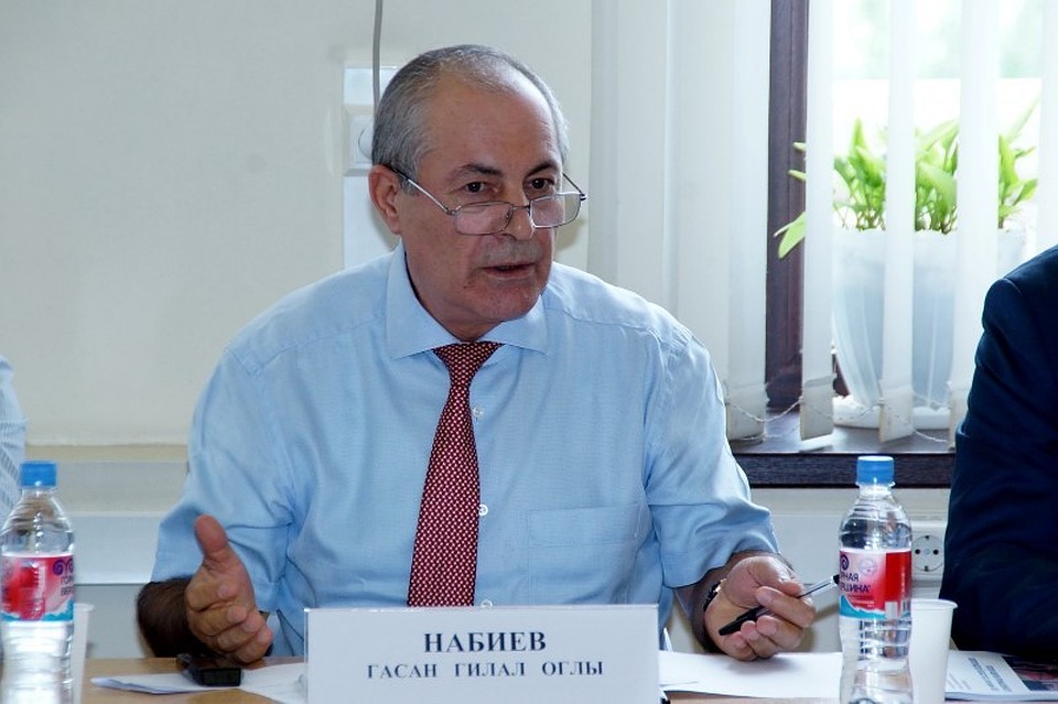 Гасан Набиев попросил прощения у всех , кого обидел. Фото: Волгоградская облдума